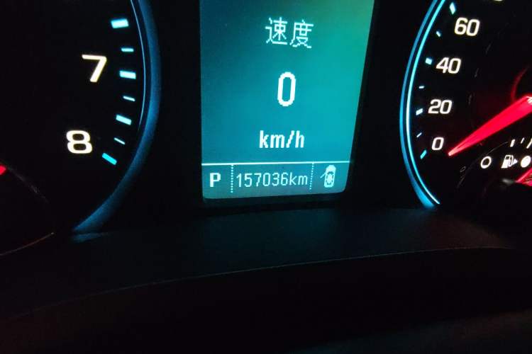 Used Chevrolet Malibu 2017 1.5T Automatic Luxury Edition Odometer Close Up