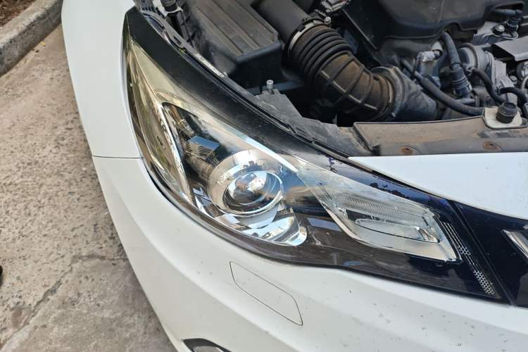 Used Chevrolet Malibu 2017 1.5T Automatic Luxury Edition Right Front Headlight