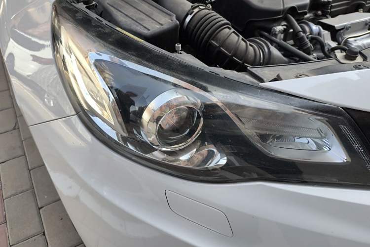 Used Chevrolet Malibu 2017 1.5T Automatic Luxury Edition Right Front Headlight