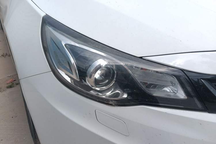 Used Chevrolet Malibu 2017 1.5T Automatic Luxury Edition Right Front Headlight