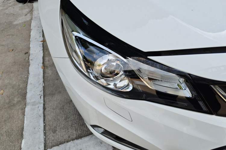 Used Chevrolet Malibu 2017 1.5T Automatic Luxury Edition Right Front Headlight