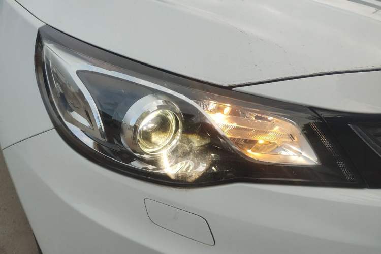 Used Chevrolet Malibu 2017 1.5T Automatic Luxury Edition Right Front Headlight