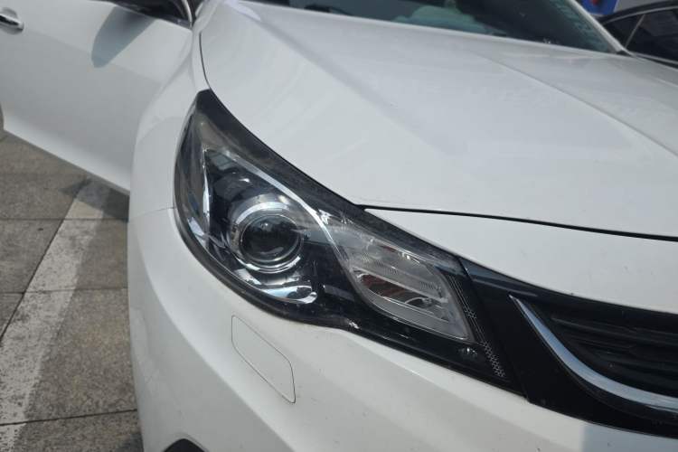 Used Chevrolet Malibu 2017 1.5T Automatic Luxury Edition Right Front Headlight