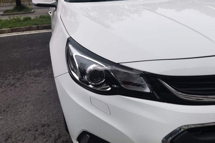 Used Chevrolet Malibu 2017 1.5T Automatic Luxury Edition Right Front Headlight