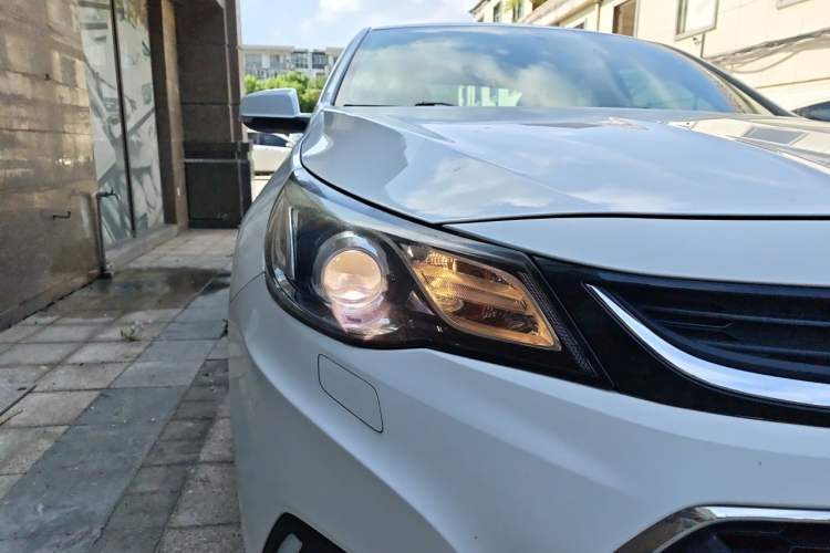 Used Chevrolet Malibu 2017 1.5T Automatic Luxury Edition Right Front Headlight