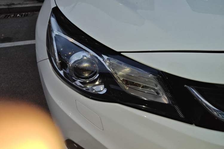 Used Chevrolet Malibu 2017 1.5T Automatic Luxury Edition Right Front Headlight