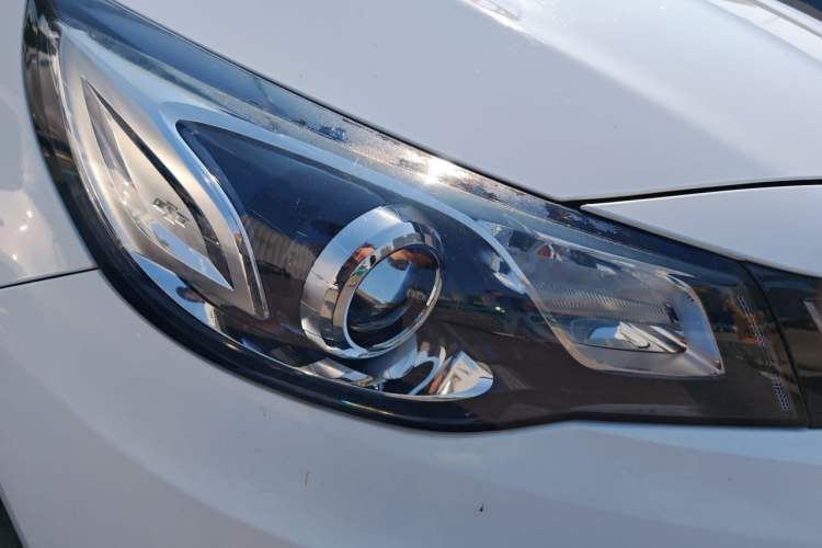 Used Chevrolet Malibu 2017 1.5T Automatic Comfort Edition Right Front Headlight
