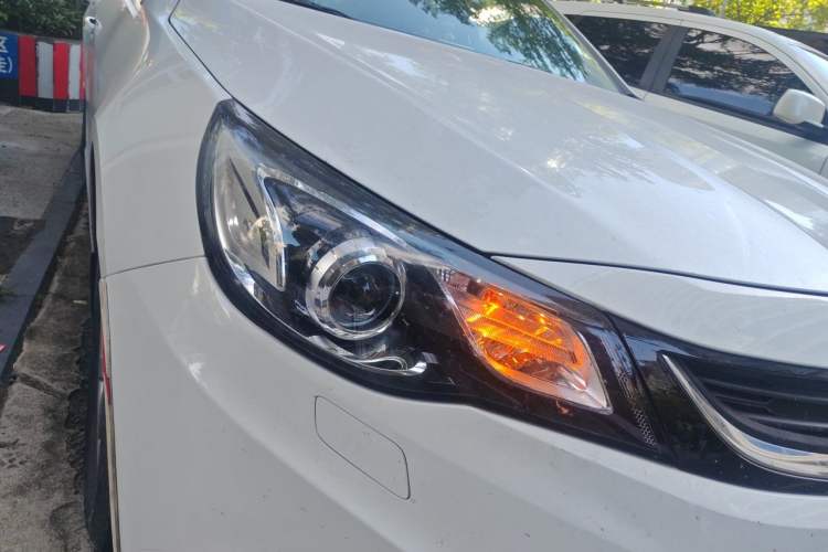 Used Chevrolet Malibu 2017 1.5T Automatic Luxury Edition Right Front Headlight