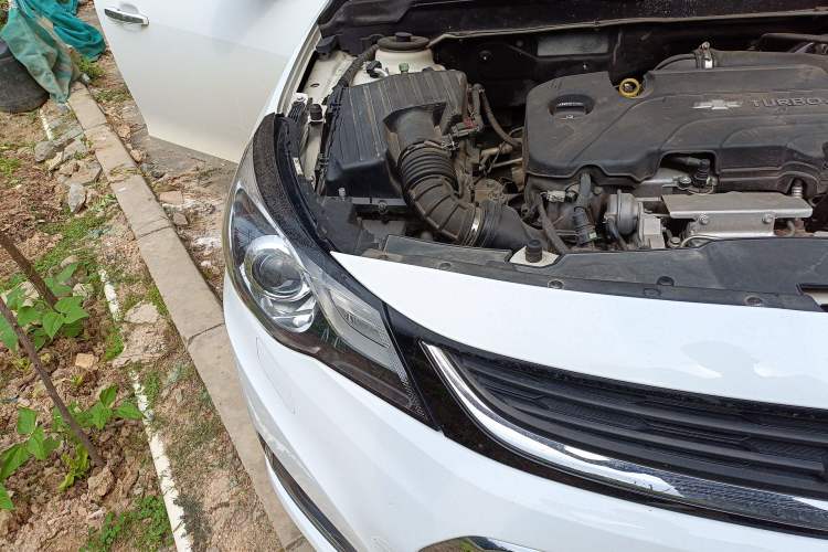 Used Chevrolet Malibu 2017 1.5T Automatic Luxury Edition Right Front Headlight