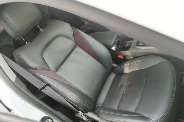 Used Chevrolet Malibu 2017 1.5T Automatic Luxury Edition Right Front Seat