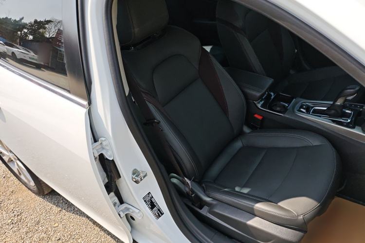 Used Chevrolet Malibu 2017 1.5T Automatic Luxury Edition Right Front Seat