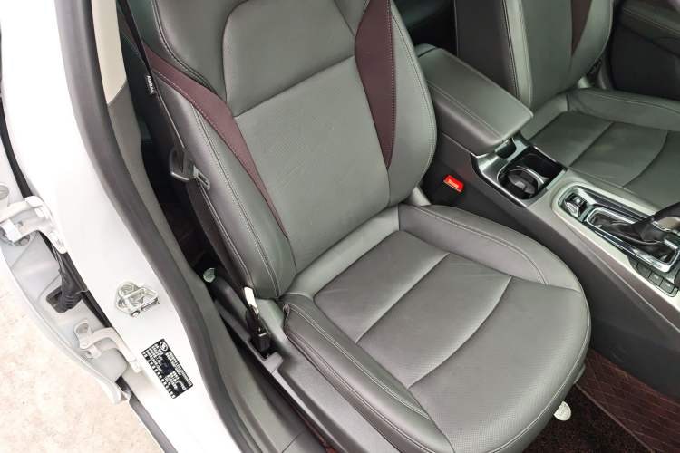 Used Chevrolet Malibu 2017 1.5T Automatic Luxury Edition Right Front Seat