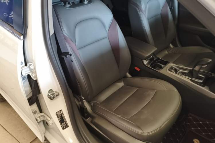 Used Chevrolet Malibu 2017 1.5T Automatic Luxury Edition Right Front Seat