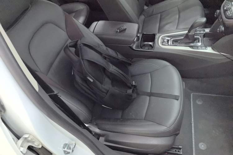 Used Chevrolet Malibu 2017 1.5T Automatic Luxury Edition Right Front Seat