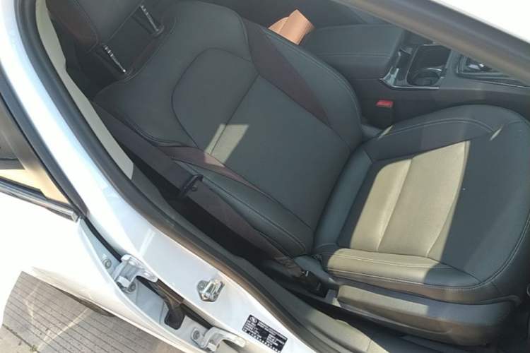 Used Chevrolet Malibu 2017 1.5T Automatic Luxury Edition Right Front Seat