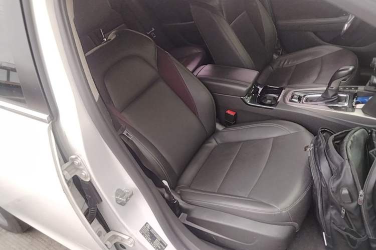 Used Chevrolet Malibu 2017 1.5T Automatic Luxury Edition Right Front Seat