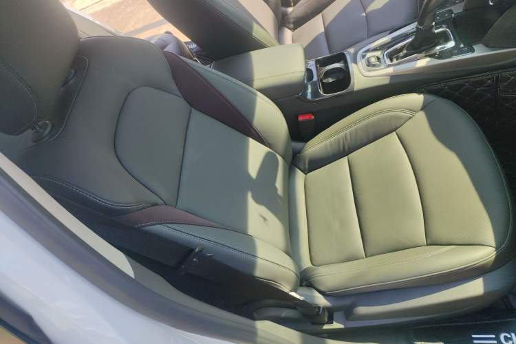 Used Chevrolet Malibu 2017 1.5T Automatic Luxury Edition Right Front Seat