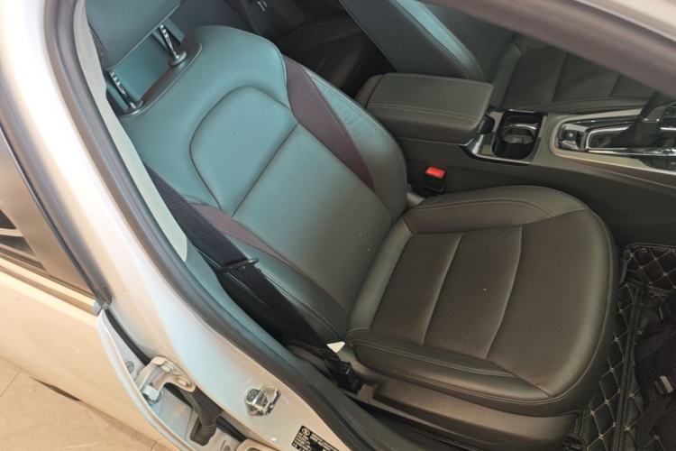 Used Chevrolet Malibu 2017 1.5T Automatic Luxury Edition Right Front Seat