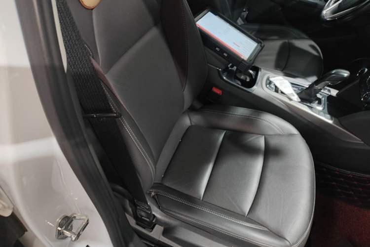 Used Chevrolet Malibu 2017 1.5T Automatic Luxury Edition Right Front Seat
