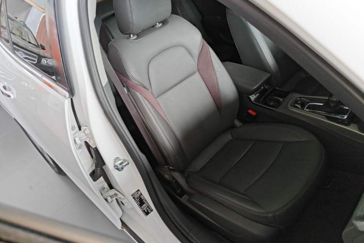 Used Chevrolet Malibu 2017 1.5T Automatic Luxury Edition Right Front Seat