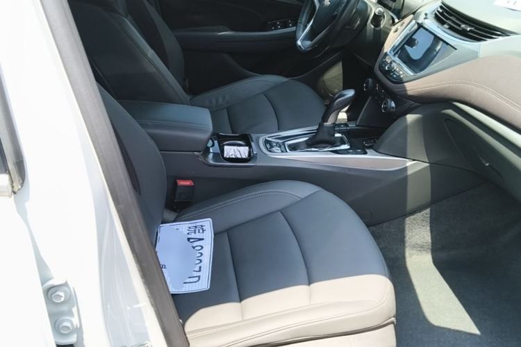 Used Chevrolet Malibu 2017 1.5T Automatic Luxury Edition Right Front Seat