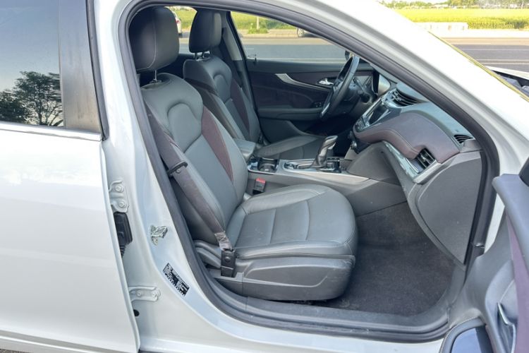 Used Chevrolet Malibu 2017 1.5T Automatic Luxury Edition Right Front Seat