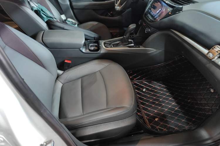 Used Chevrolet Malibu 2017 1.5T Automatic Luxury Edition Right Front Seat
