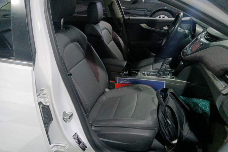 Used Chevrolet Malibu 2017 1.5T Automatic Luxury Edition Right Front Seat