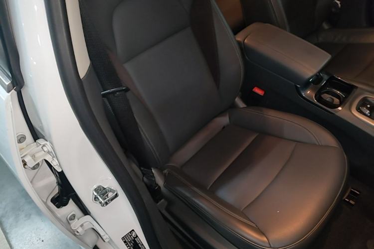 Used Chevrolet Malibu 2017 1.5T Automatic Luxury Edition Right Front Seat