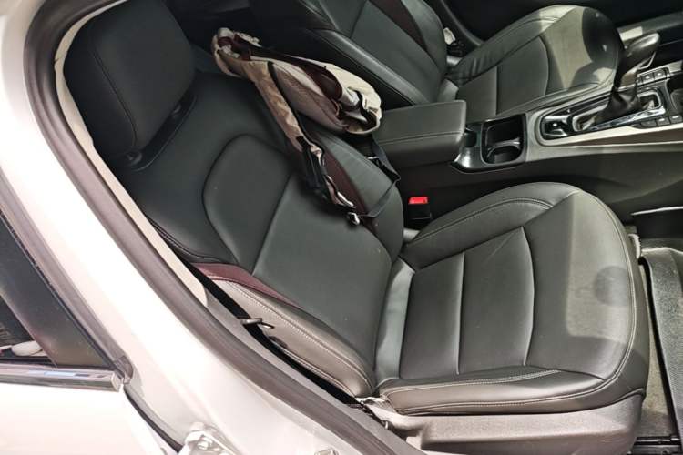 Used Chevrolet Malibu 2017 1.5T Automatic Luxury Edition Right Front Seat