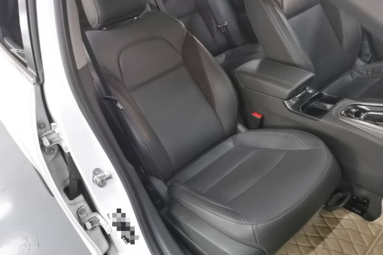 Used Chevrolet Malibu 2017 1.5T Automatic Luxury Edition Right Front Seat