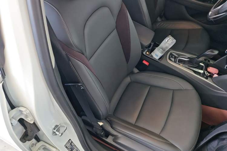 Used Chevrolet Malibu 2017 1.5T Automatic Luxury Edition Right Front Seat