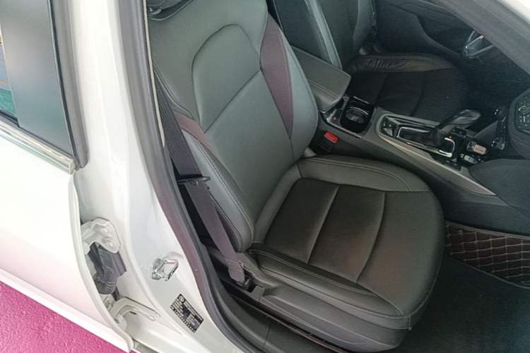 Used Chevrolet Malibu 2017 1.5T Automatic Luxury Edition Right Front Seat