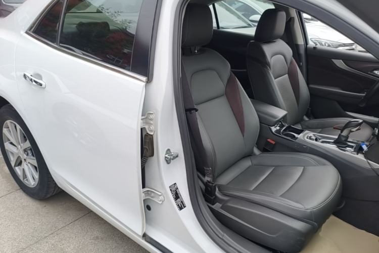 Used Chevrolet Malibu 2017 1.5T Automatic Luxury Edition Right Front Seat