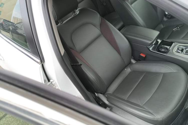 Used Chevrolet Malibu 2017 1.5T Automatic Luxury Edition Right Front Seat