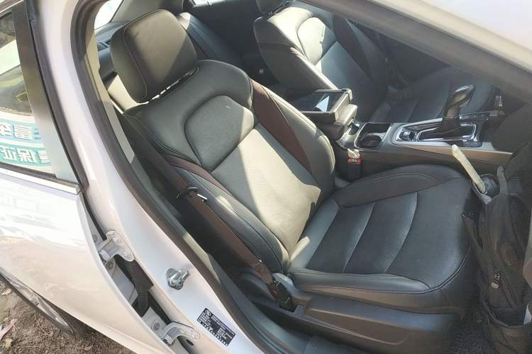 Used Chevrolet Malibu 2017 1.5T Automatic Luxury Edition Right Front Seat