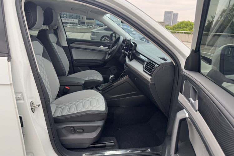 Used Chevrolet Malibu 2017 1.5T Automatic Comfort Edition Right Front Seat