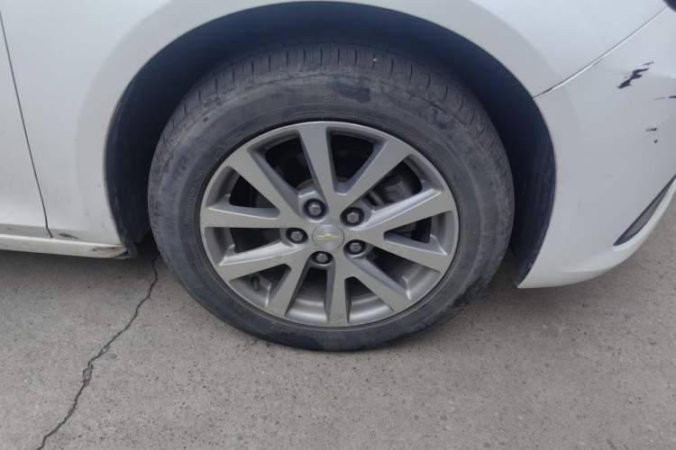 Used Chevrolet Malibu 2017 1.5T Automatic Luxury Edition Right Front Wheel Hub