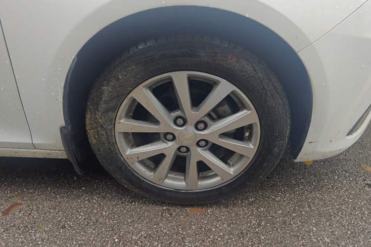 Used Chevrolet Malibu 2017 1.5T Automatic Luxury Edition Right Front Wheel Hub