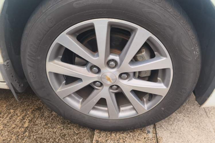 Used Chevrolet Malibu 2017 1.5T Automatic Luxury Edition Right Front Wheel Hub