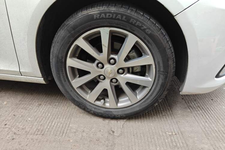 Used Chevrolet Malibu 2017 1.5T Automatic Luxury Edition Right Front Wheel Hub