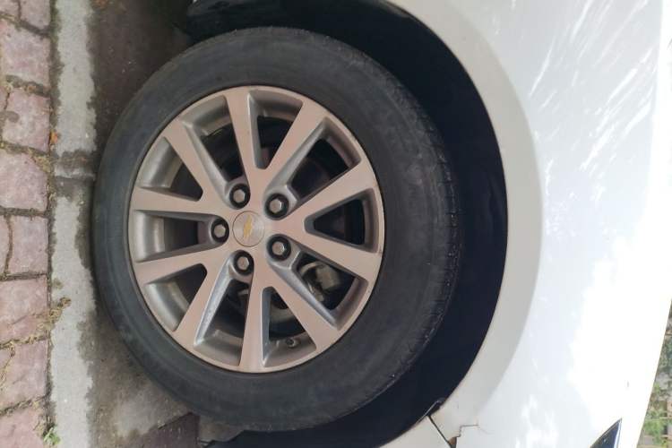 Used Chevrolet Malibu 2017 1.5T Automatic Luxury Edition Right Front Wheel Hub