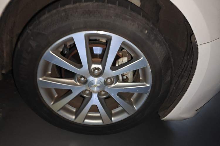 Used Chevrolet Malibu 2017 1.5T Automatic Luxury Edition Right Front Wheel Hub
