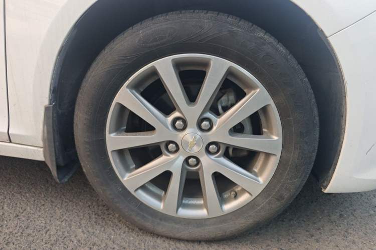 Used Chevrolet Malibu 2017 1.5T Automatic Luxury Edition Right Front Wheel Hub