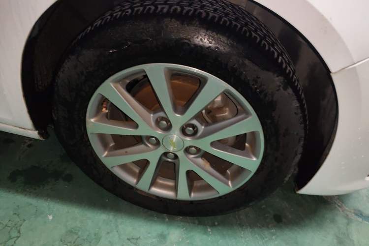 Used Chevrolet Malibu 2017 1.5T Automatic Luxury Edition Right Front Wheel Hub