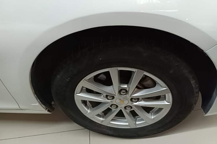 Used Chevrolet Malibu 2017 1.5T Automatic Comfort Edition Right Front Wheel Hub