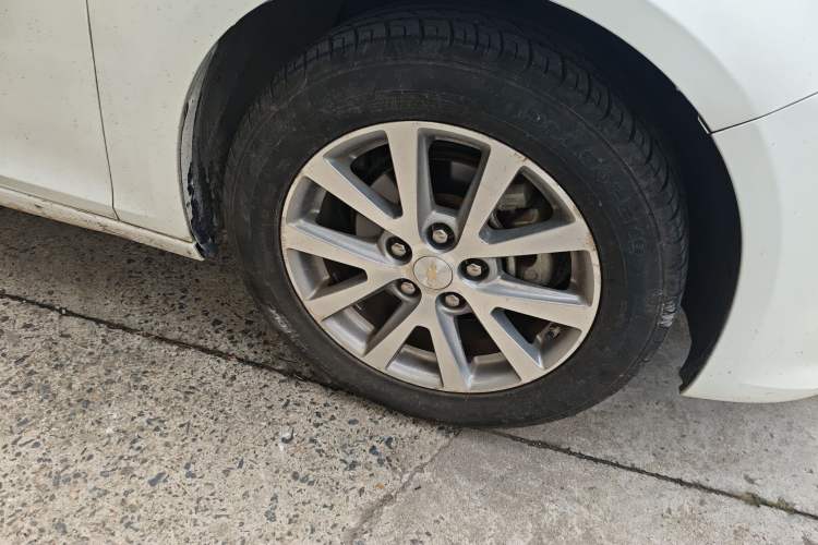 Used Chevrolet Malibu 2017 1.5T Automatic Luxury Edition Right Front Wheel Hub