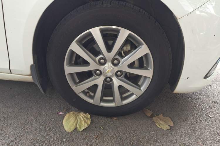 Used Chevrolet Malibu 2017 1.5T Automatic Luxury Edition Right Front Wheel Hub