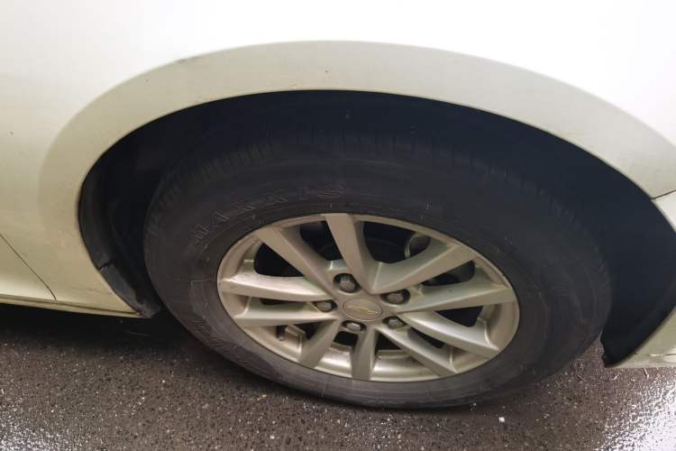 Used Chevrolet Malibu 2017 1.5T Automatic Comfort Edition Right Front Wheel Hub