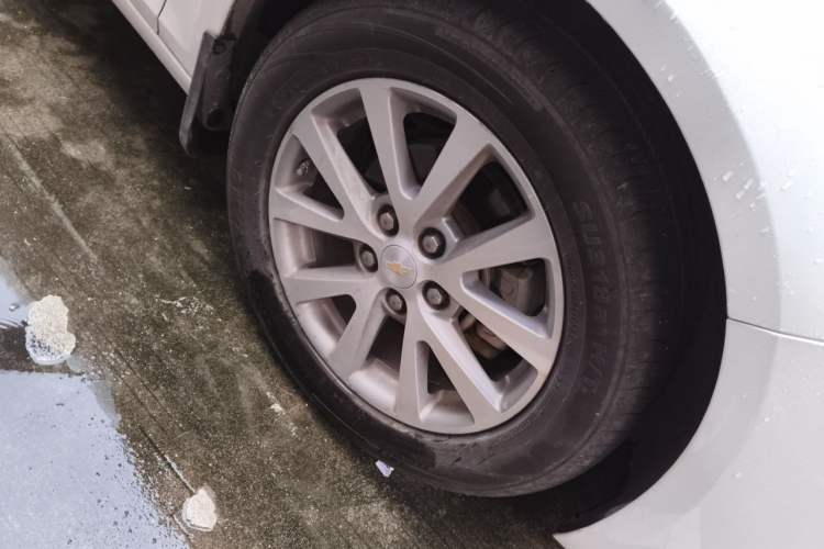 Used Chevrolet Malibu 2017 1.5T Automatic Luxury Edition Right Front Wheel Hub
